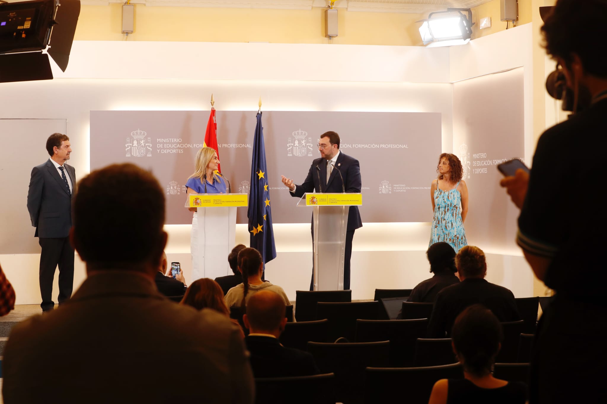 llinguastur.news.imagen - El Gobiernu d'Asturies llogra un alcuerdu históricu col Ministeriu d’Educación pa reconocer la especialidá docente de llingua asturiana y eonaviegu